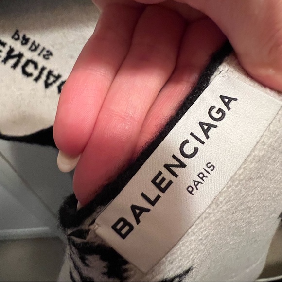 Balenciaga Allover Logo Macro Scarf - Picture 4 of 4